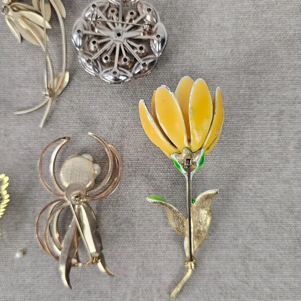 VTG lot 6 brooches butterfly pinecone floral abstract pins cottage grandma
